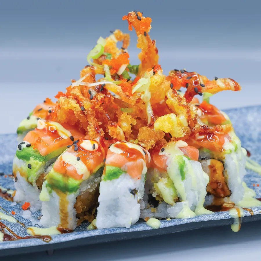 Cream cheese, jalapeno, crystal shrimp, white onions, salmon, spicy crab and green onions.